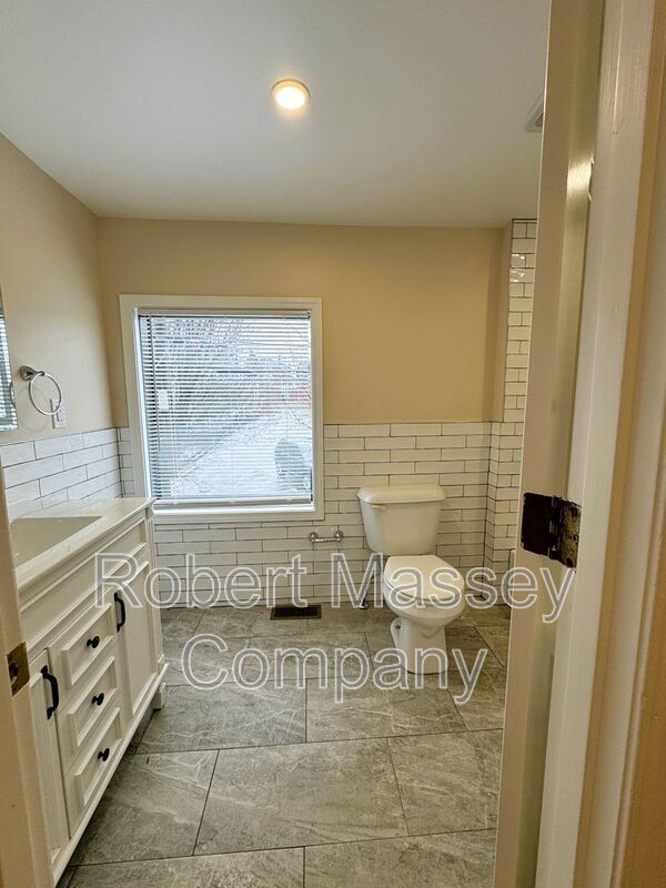 Building Photo - 1236 Cherokee Rd