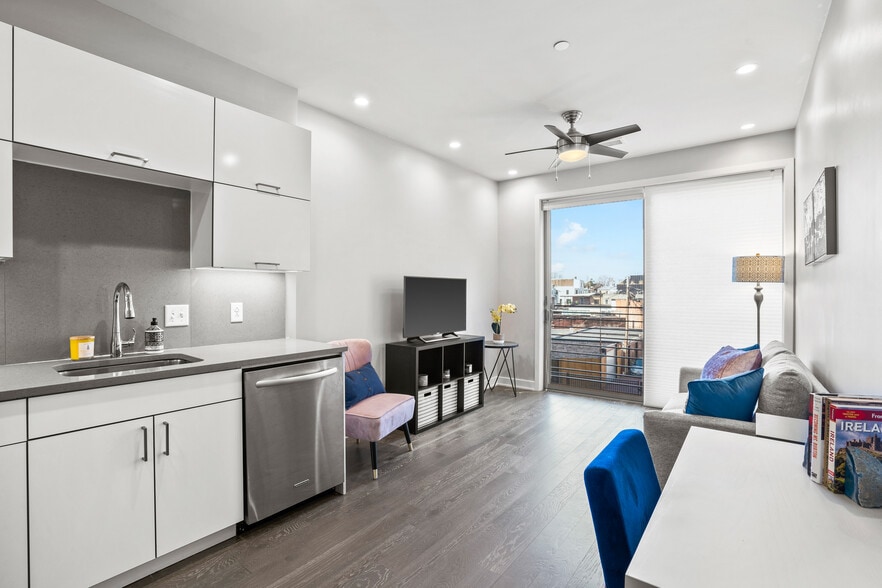 Building Photo - 1350 Maryland Ave NE