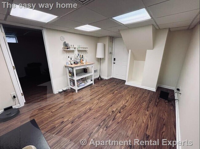 Building Photo - 10 Wallace St