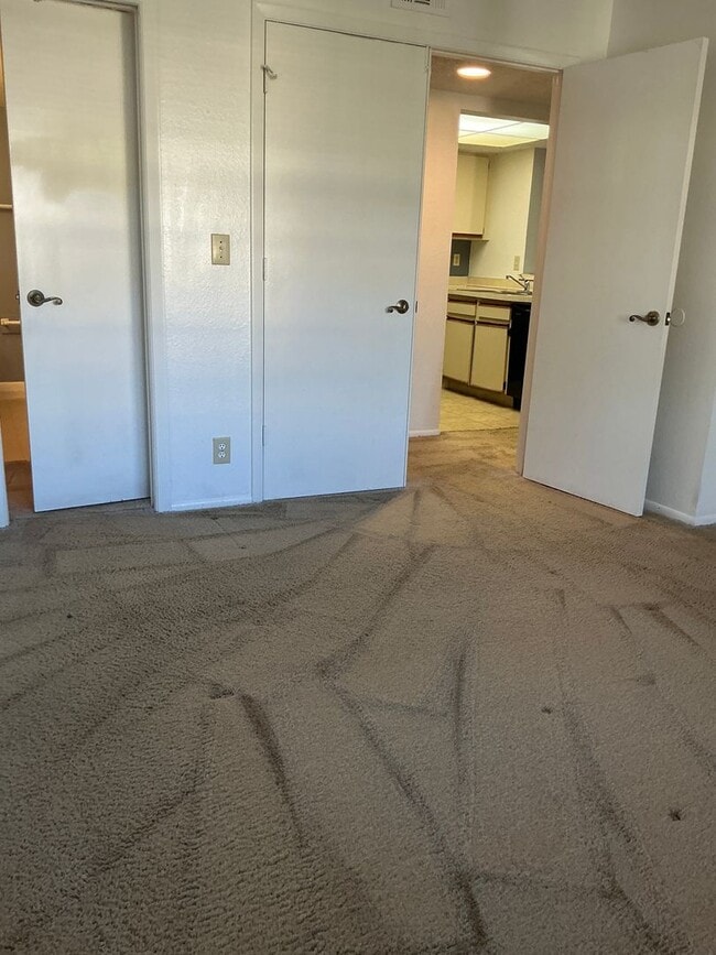 Building Photo - Midport 1 2nd floor Condo unit 1 bedroom 1...