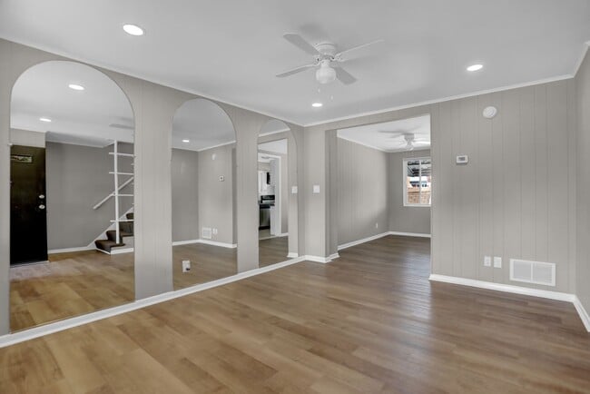 Building Photo - Completed Renovated Townhouse