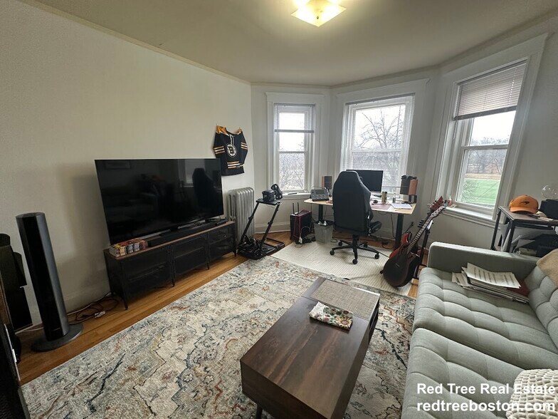 Primary Photo - 165 Park Dr