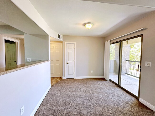 Building Photo - 2 BEDROOM 2 BATH UPSTAIRS CONDO IN GATED S...