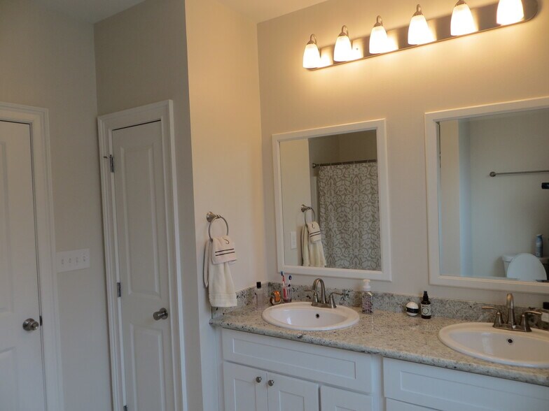 Building Photo - 5529 Willow St