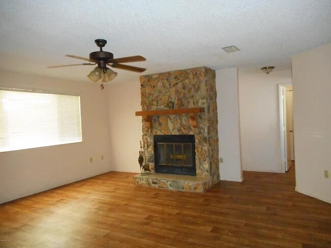 Building Photo - 10962 SW 84th Ave