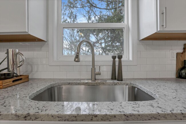 Building Photo - 4075 Gun Barrel Rd NE