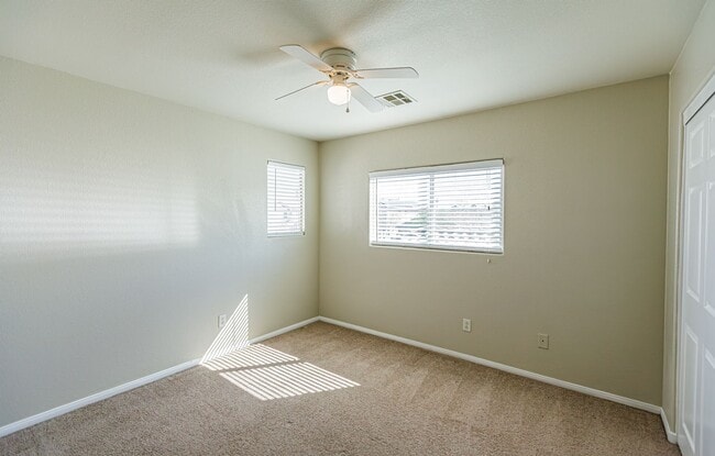 Building Photo - 4 Bedroom home located in Silverado Ranch