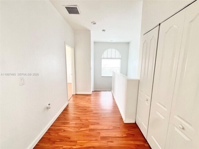 Building Photo - 3910 NE 13th Dr