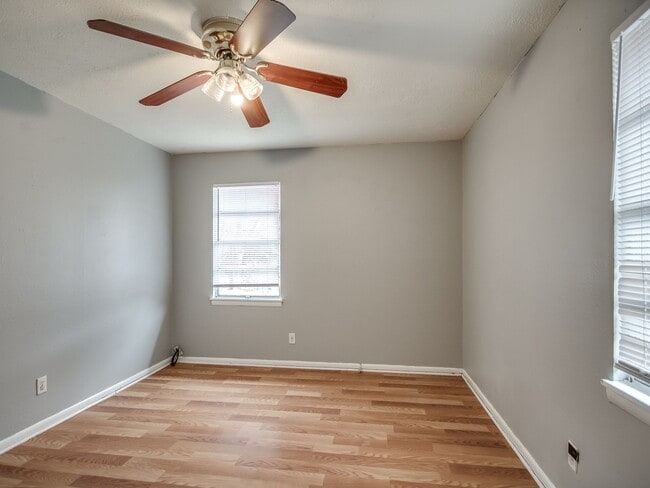 Building Photo - 5004 S Broadway Ave