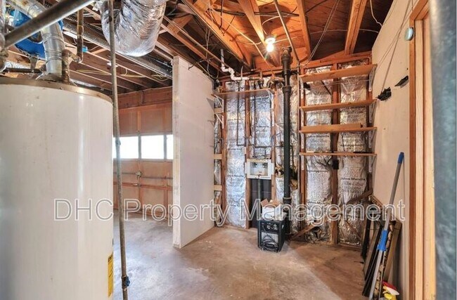 Building Photo - 1400 Cornwall Rd