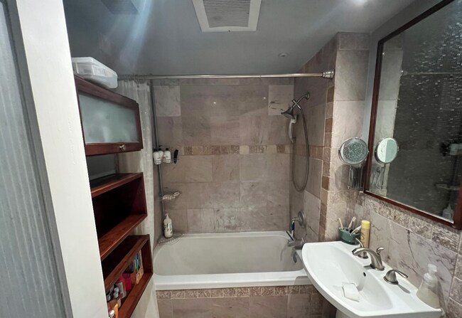 Building Photo - 643 Fort Wayne Ave