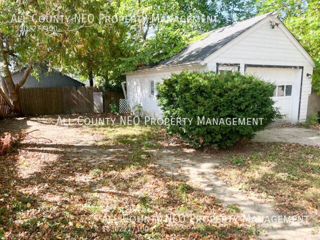 Building Photo - 1422 Elder Ave