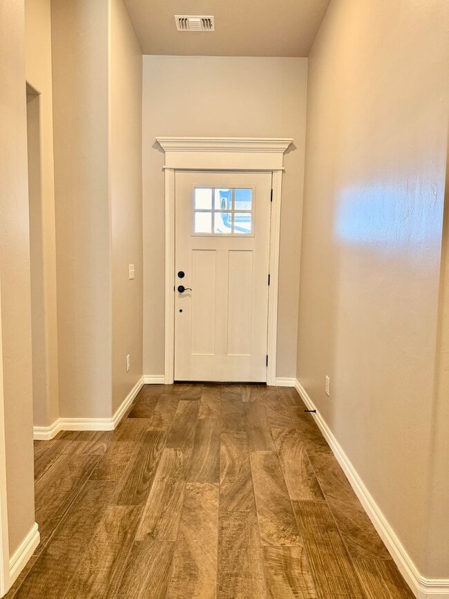 Building Photo - Gorgeous Newer Build! 3 Bed 2 Bath in Deer Creek Schools