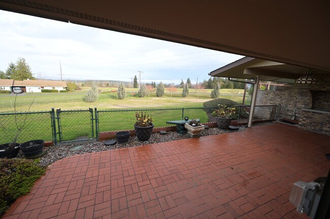 Building Photo - 2 bed 1 bath condo in 55+ community- ALL U...