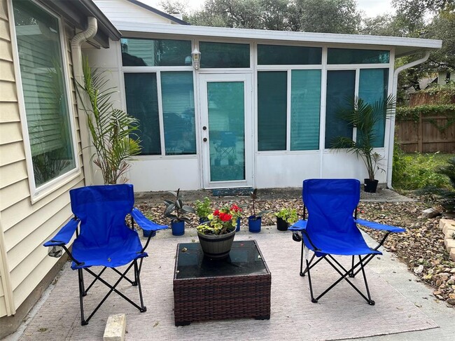 Building Photo - 6401 Woodcrest Dr