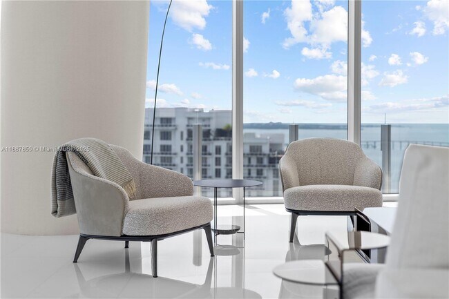 Building Photo - 300 Biscayne Blvd Way