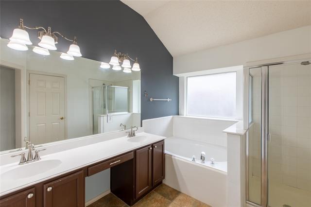 Building Photo - 3713 Pinetree Dr