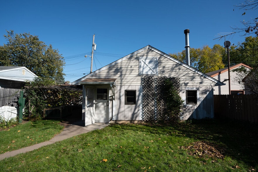 Building Photo - 3748 Perry Ave N