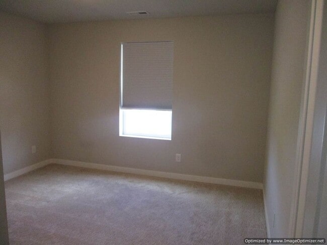Building Photo - Spacious 4-Bedroom Home with Modern Comforts