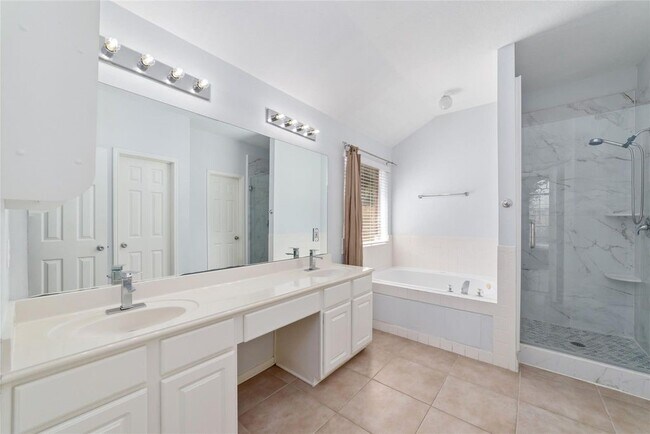 Building Photo - 15010 Leila Oaks Ln