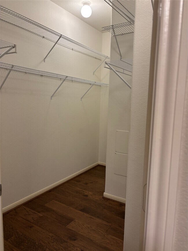 Building Photo - 9200 Westheimer Rd