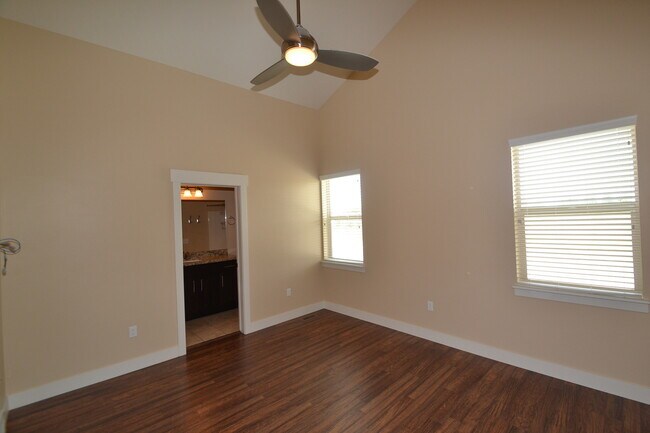 Building Photo - Cozy 2 Bedroom 2 Bath Home in Midvale!!!