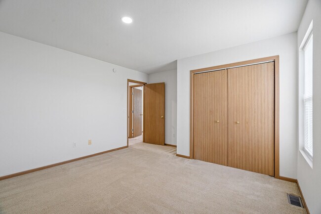 Building Photo - 2507 Carnation Dr