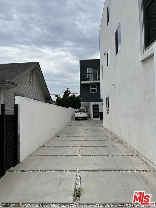 Building Photo - 2121 Burnside Ave