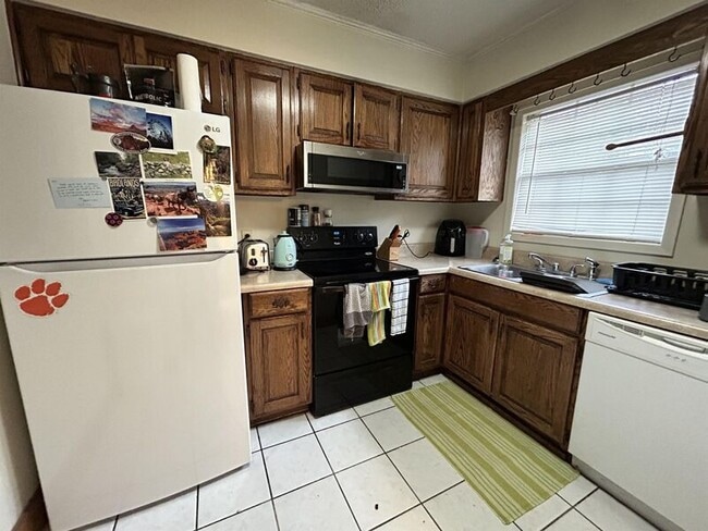 Building Photo - 1108 Tiger Blvd