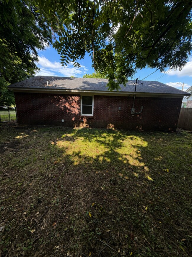 Building Photo - Check out this Beautiful 3 bed 1 bath home