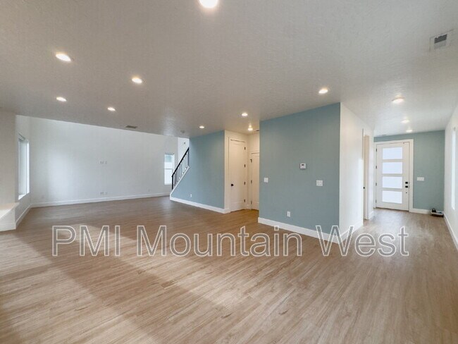 Building Photo - 331 S 680 W