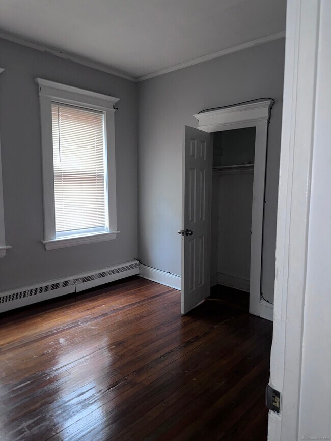 Building Photo - 442 Carroll Ave