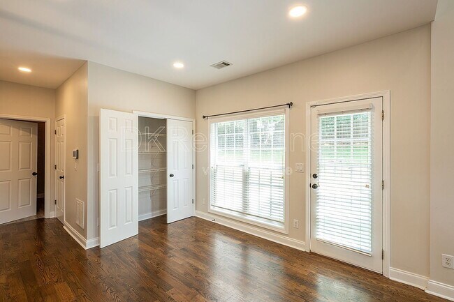 Building Photo - 1540 Hampton Hollow Dr