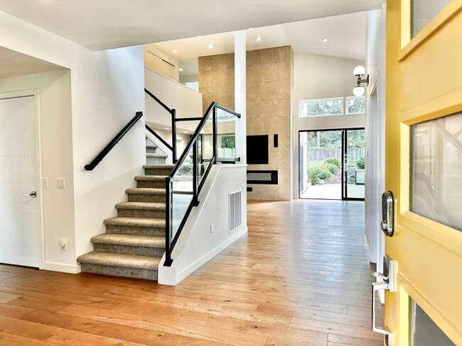Building Photo - 6 BR / 4 BA – 4,100 SQ FT with Patio, Full...