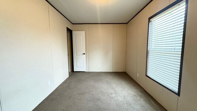 Building Photo - 370 Cotton Ln