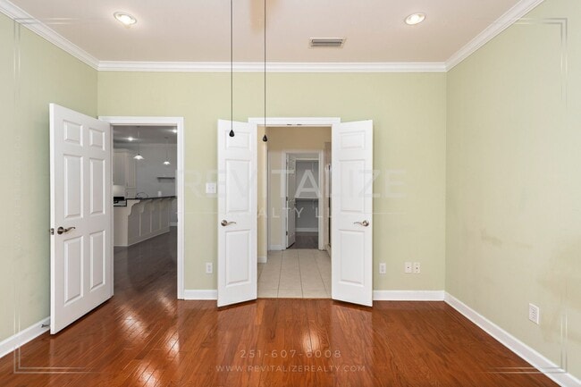 Building Photo - 3 Bed 3 Bath Townhome in West Mobile