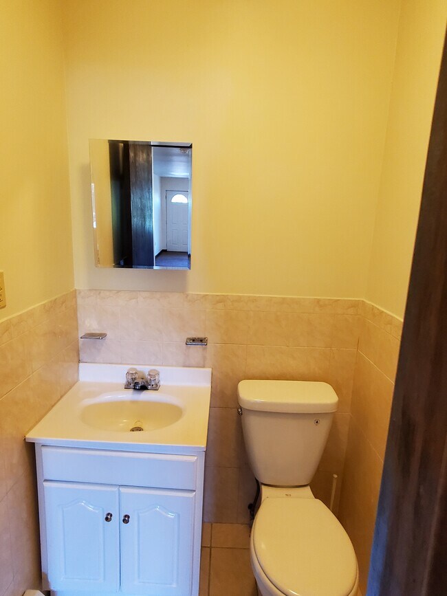Bathroom 0.5 - 754 E 216th St