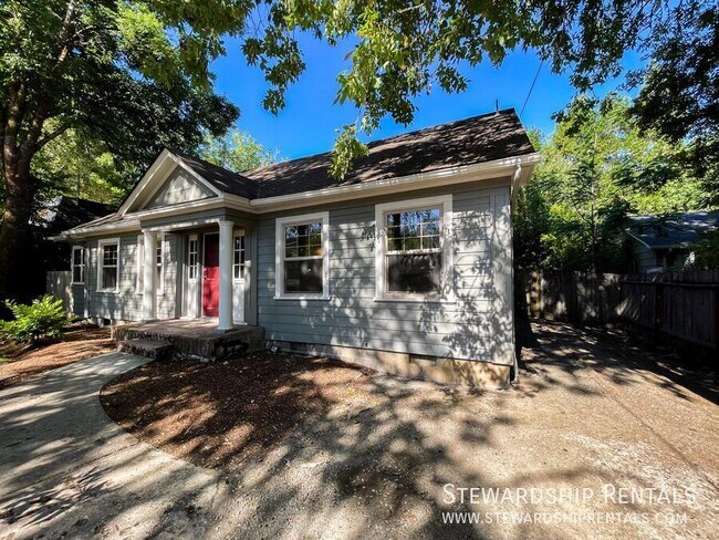 Building Photo - 2334 Augusta St