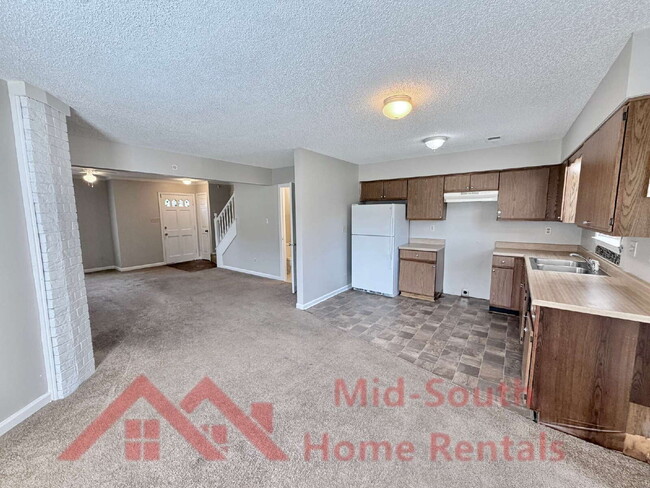 Building Photo - 6007 Hickory Cove