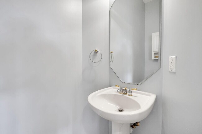 Building Photo - 47 Lancaster Rd