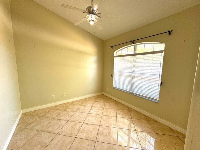Building Photo - 774 Princeton Dr