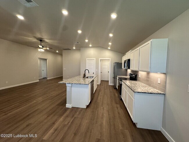 Building Photo - 2610 Helena Ave