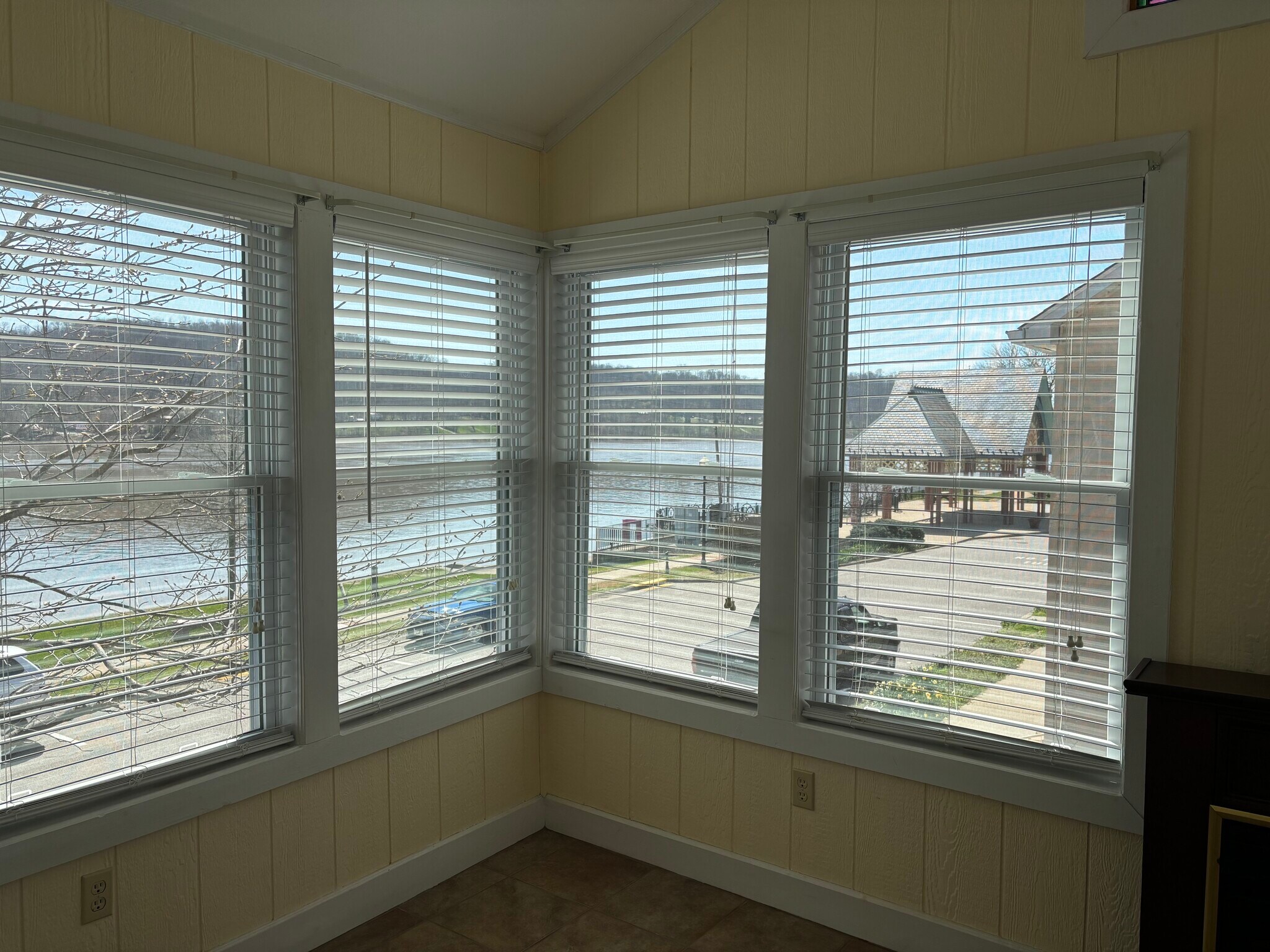 Building Photo - 117 N Front St