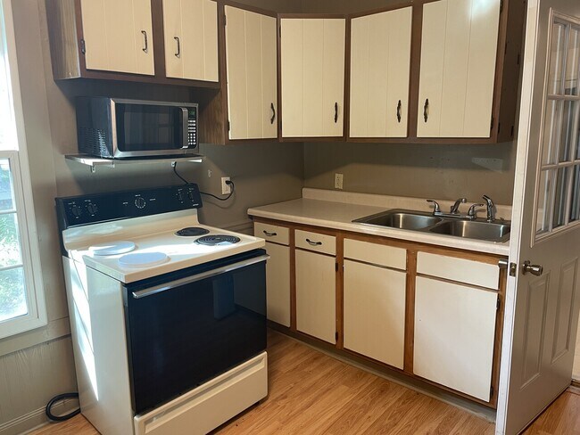 Building Photo - Rost Duplex