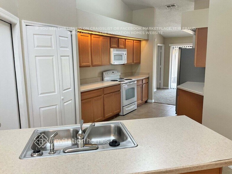 Building Photo - 250 Bedford Dr