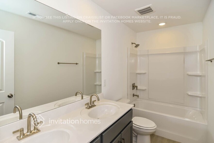 Building Photo - 195 E Millbrook Dr