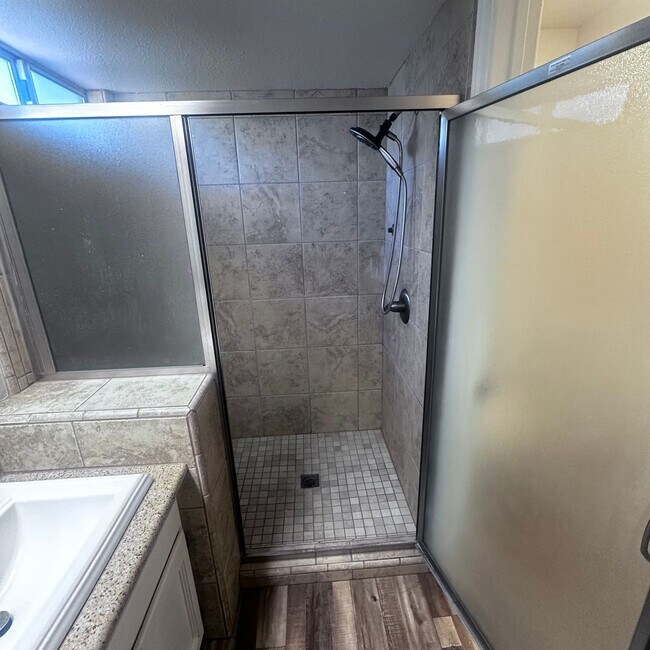 Building Photo - Must See!! Gorgeous 2 Bedroom, 2 Bathroom ...