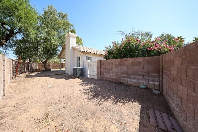 Building Photo - 3 Bed, 2 bath single level home in great C...