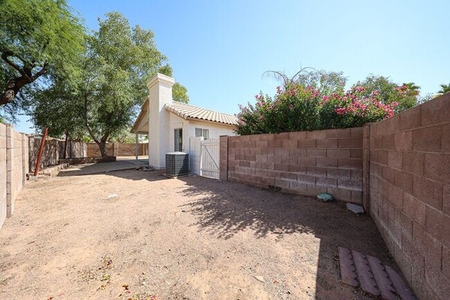 Building Photo - 3 Bed, 2 bath single level home in great Chandler location.