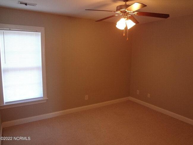 Building Photo - 205 S Pointe Dr